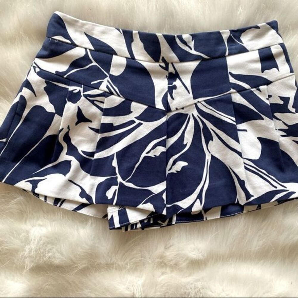 Milly Minis NWT Magnolia Print Pleated Shorts (8)